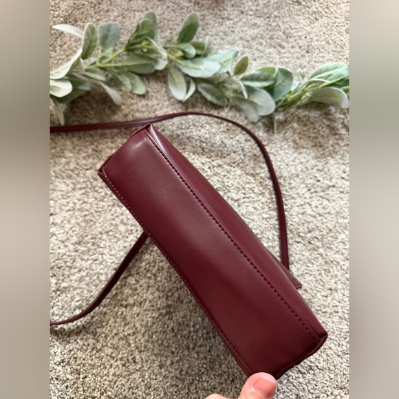 Brandy Melville Like New Crossbody Purse - Picture 6 of 7